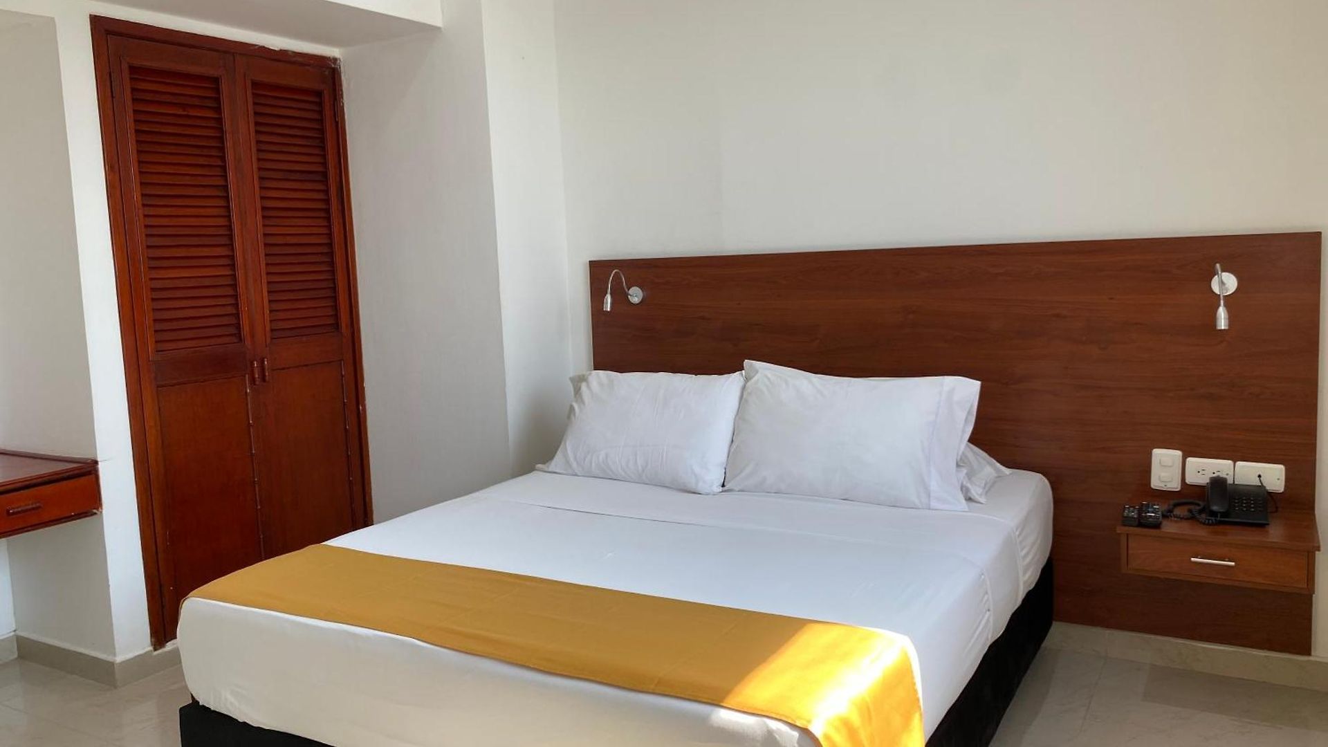 Dorado Plaza Bocagrande Hotel
